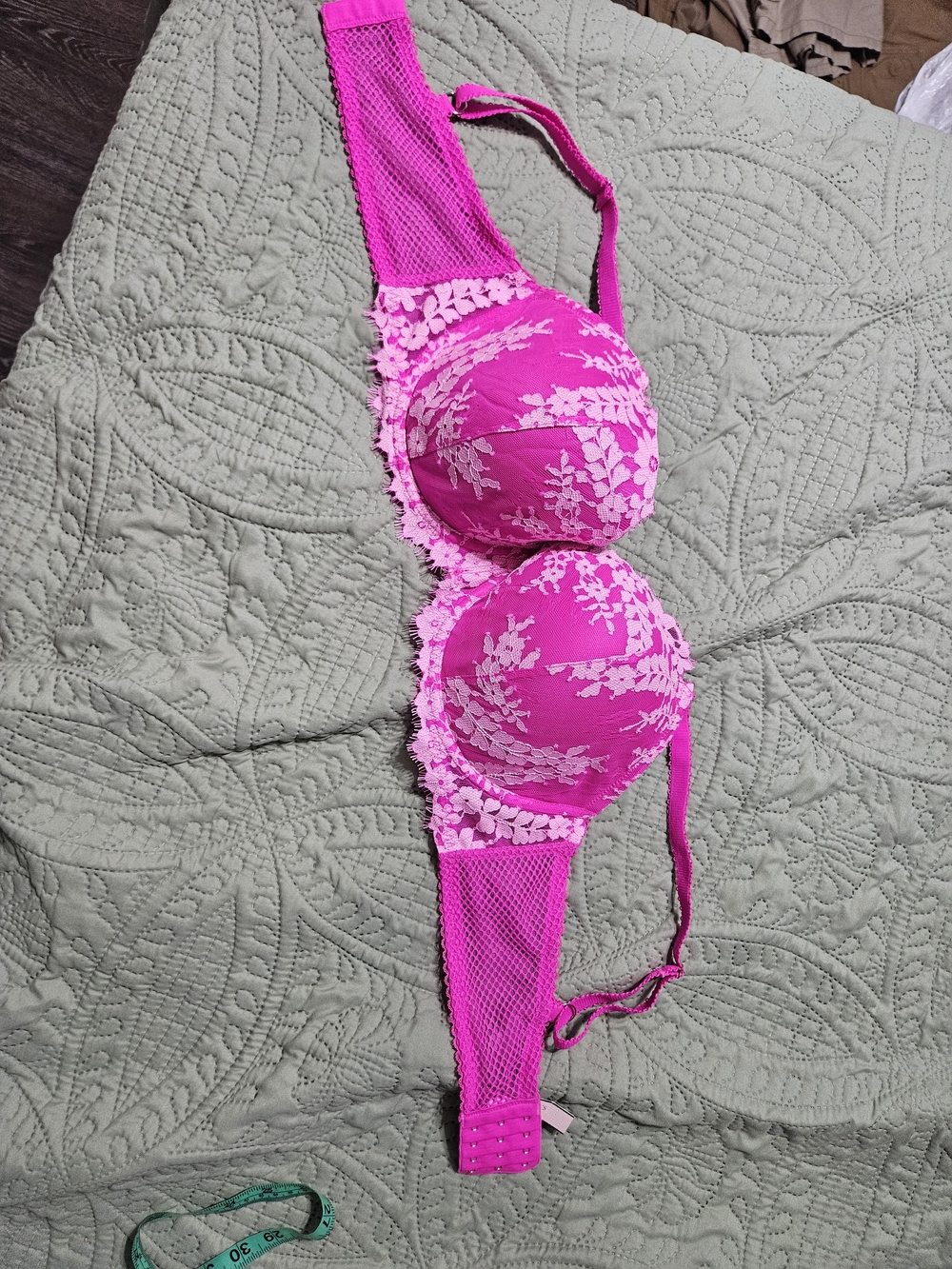 Feminine Pink Lace Underwire Bra
